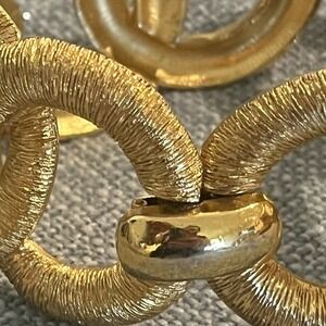 Vintage Trifari Textured and Polished Gold Tone Detailed Large‎ Link Bracelet